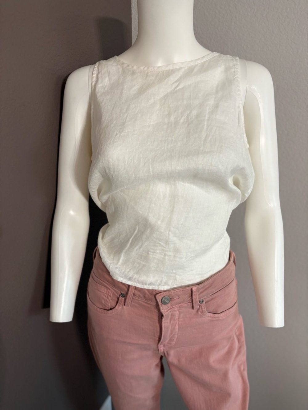 Isaac Mizrahi White Sleeveless Linen Tank - Picture 2 of 9